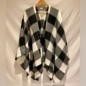 Summer & Rose Black and White Buffalo Check Toggle-Close Poncho